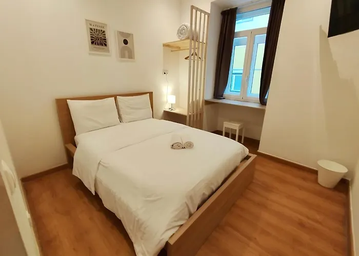 Bairro Alto Hostel *