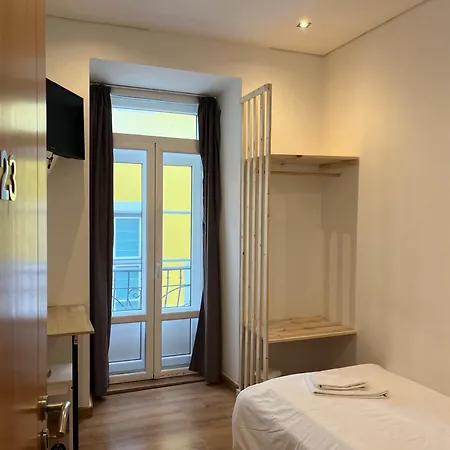 Bairro Alto Hostel *